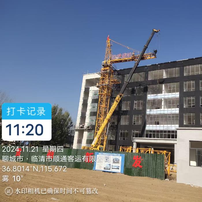 塔吊安装施工现场